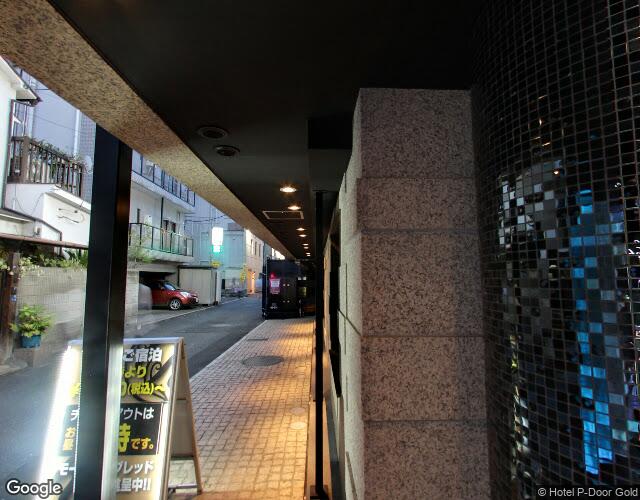 P-DOOR GOLD 左側からの外観