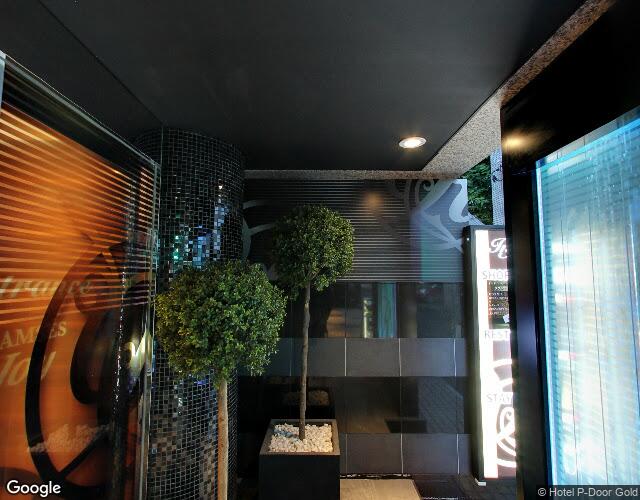 P-DOOR GOLD 右側からの外観