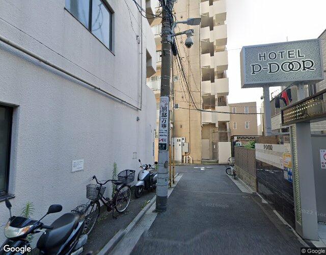 P-DOOR 左側からの外観