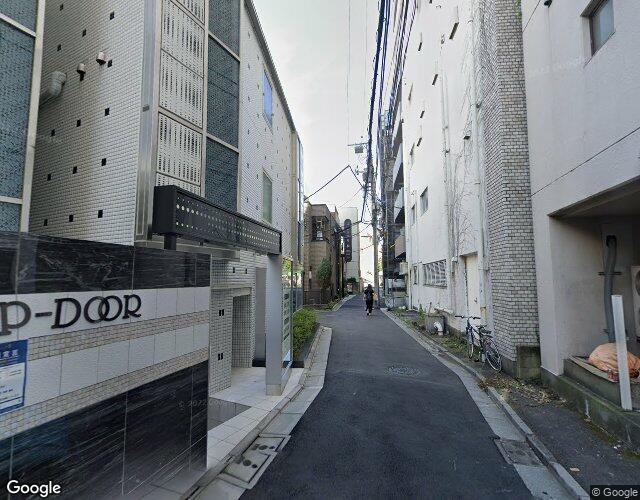 P-DOOR 右側からの外観