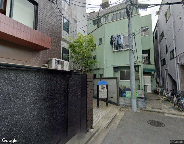 シーズ鶯谷 裏側からの外観