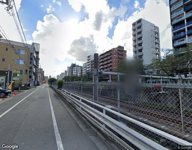 シャトーすがも 左側からの外観