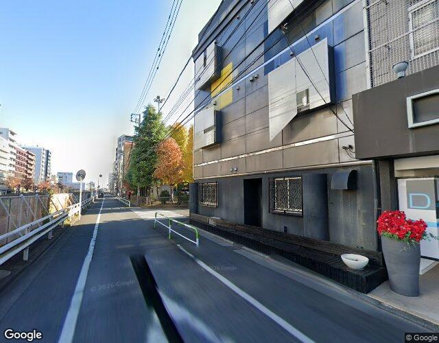 D CUBE 右側からの外観