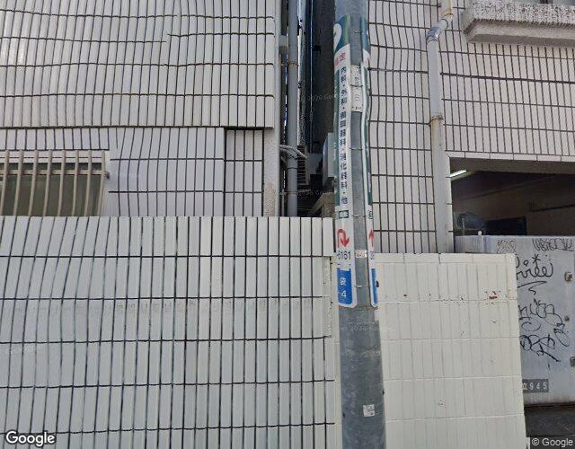 キャッツ 右側からの外観