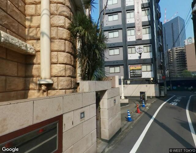 Premium Resort ホテル ガネーシャ 右側からの外観