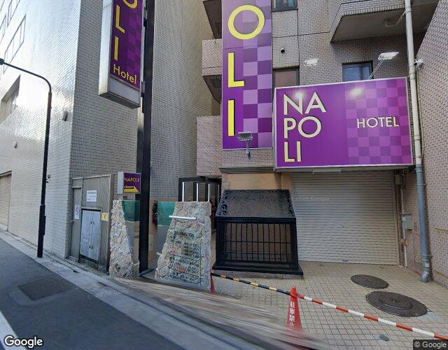 ナポリ 裏側からの外観