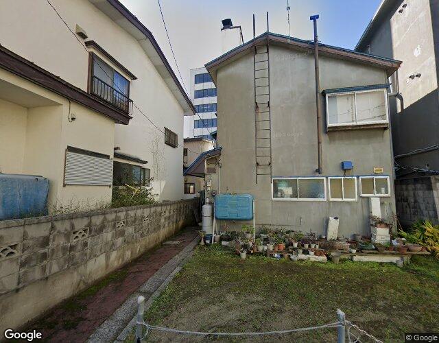 赤い風船 裏側からの外観