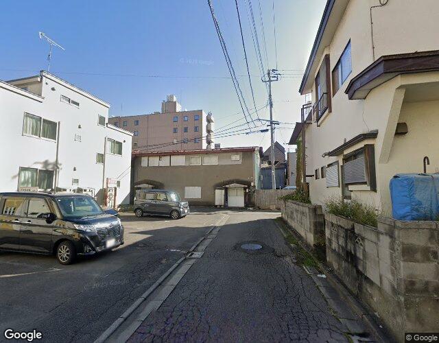 赤い風船 右側からの外観