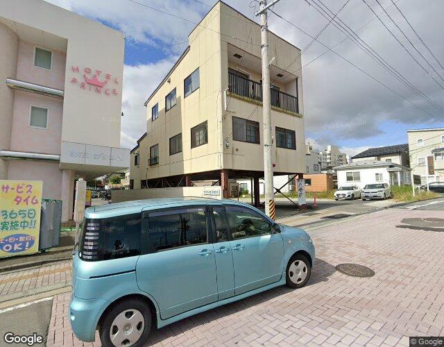 プリンス 左側からの外観
