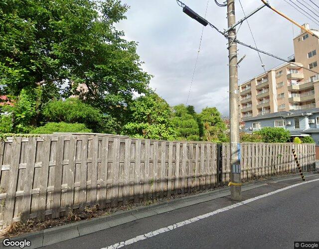 アシュエル 左側からの外観