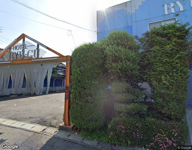 龍宮 右側からの外観