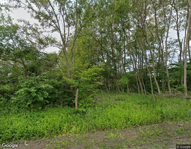 虹の降る国 裏側からの外観