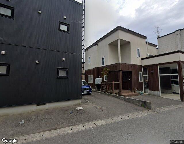 キュアラ 裏側からの外観