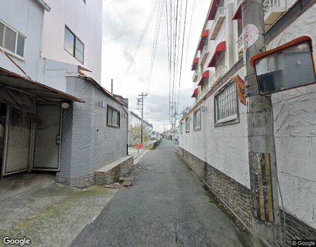 アリスのひこうせん 左側からの外観