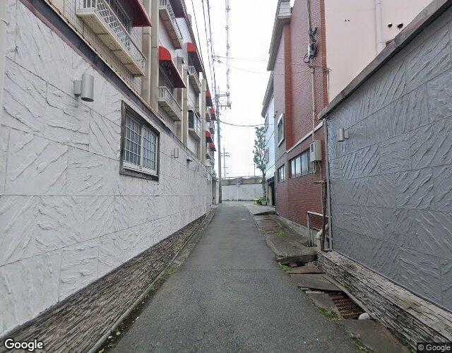アリスのひこうせん 右側からの外観