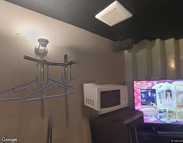 ワォッ！ザレトロ2堺東店 右側からの外観