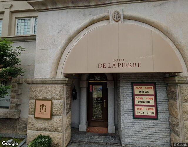 HOTEL DE LA PIERRE 裏側からの外観