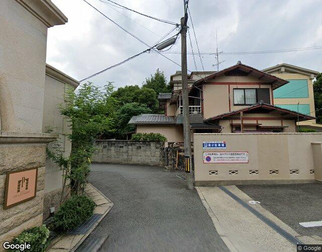 HOTEL DE LA PIERRE 左側からの外観
