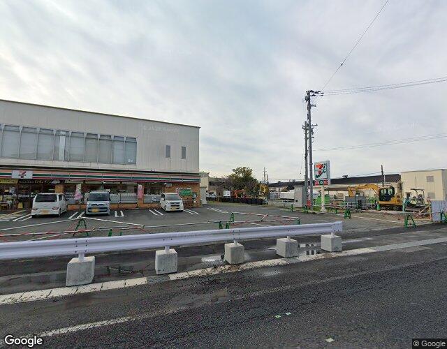 サムタイム 裏側からの外観