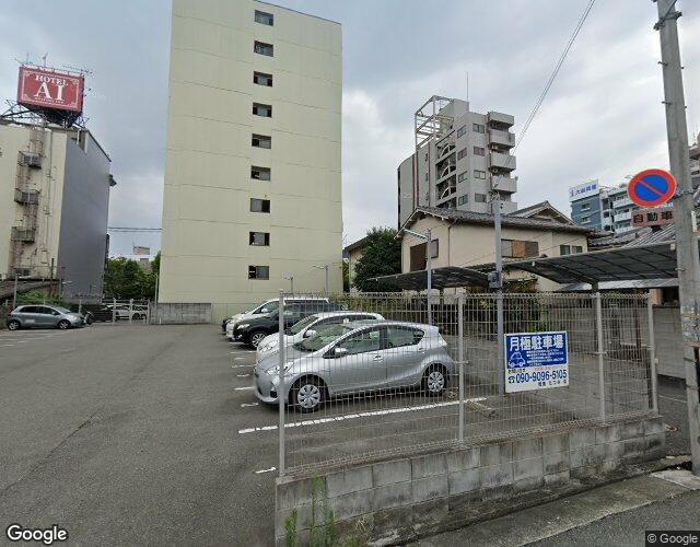 スズメのガッコウ 裏側からの外観