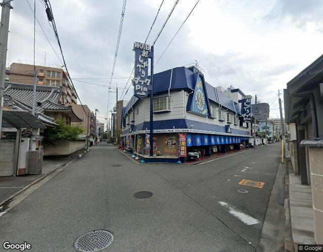 スズメのガッコウ 左側からの外観