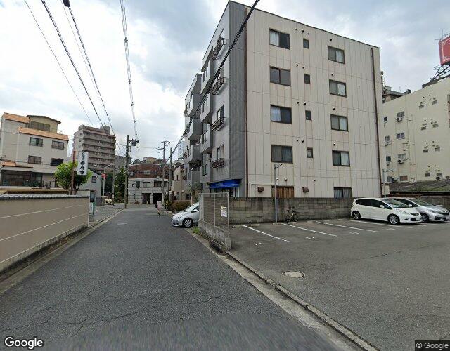 スズメのガッコウ 右側からの外観
