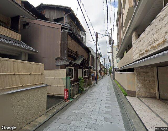 と・いうわけで。 裏側からの外観