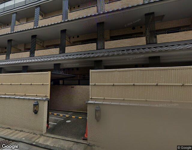 と・いうわけで。 右側からの外観