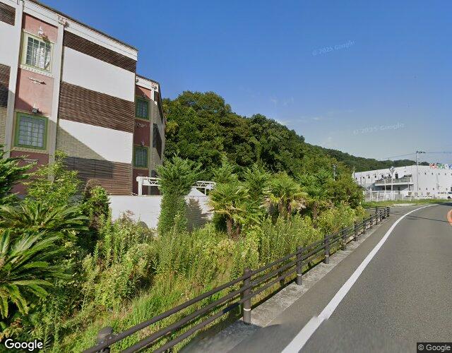 SARI RESORT川西店 左側からの外観