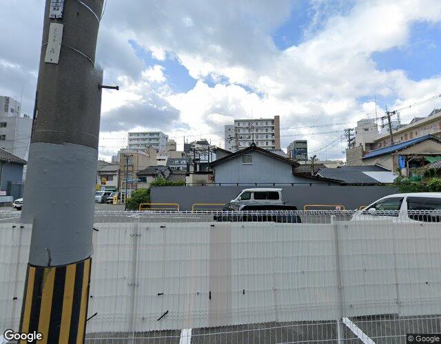 ゴールデンメトロ 裏側からの外観