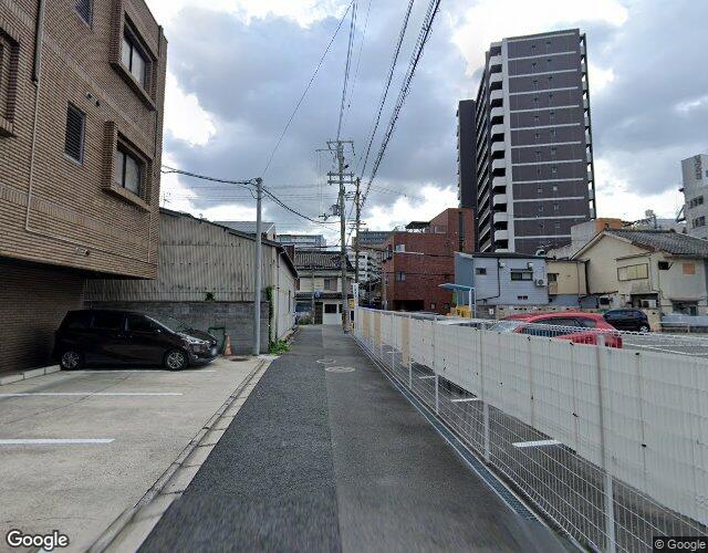 ゴールデンメトロ 右側からの外観