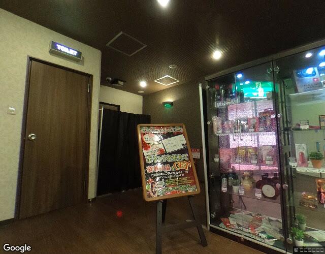やんちゃな子猫 右側からの外観