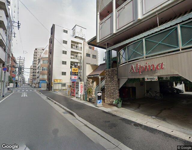 アルピナ 右側からの外観