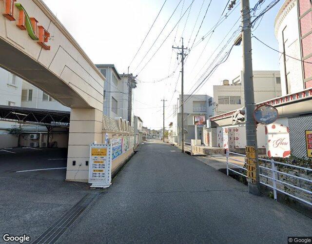 パルクス 左側からの外観