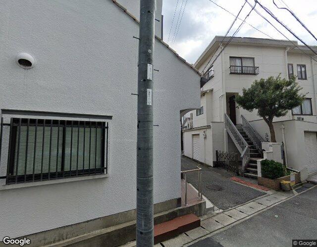 SHASHA RESORT（須磨店） 右側からの外観