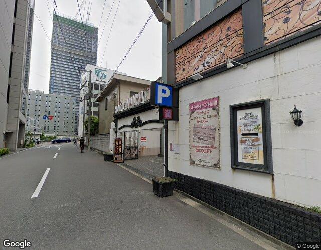HOTEL MANHATTAN十三店 右側からの外観