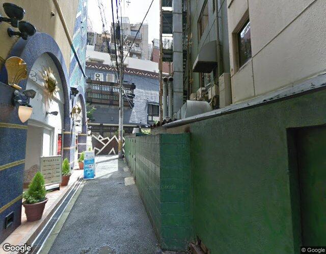 ディガディガドゥ 右側からの外観