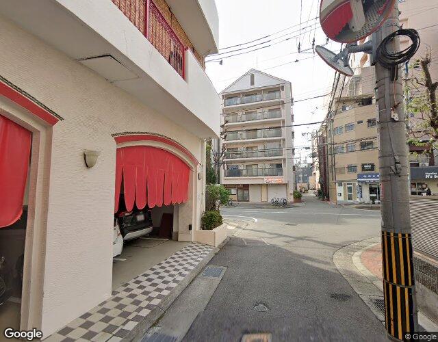 キャンディキャンディ湊川店 左側からの外観