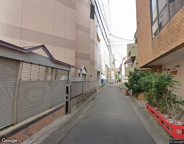 キャンディキャンディ湊川店 右側からの外観