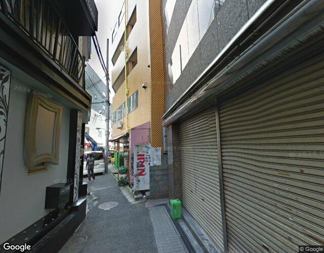 ホテル リトルチャペルクリスマス 梅田 右側からの外観