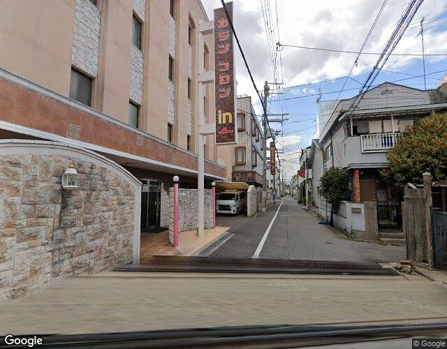 カランコロン 左側からの外観