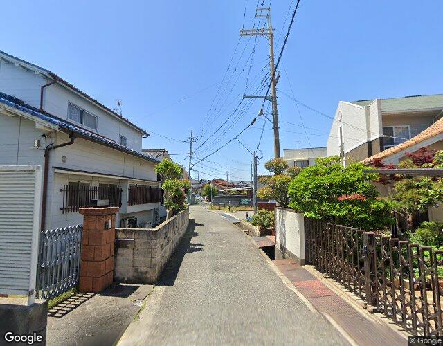 ペーパームーン 左側からの外観
