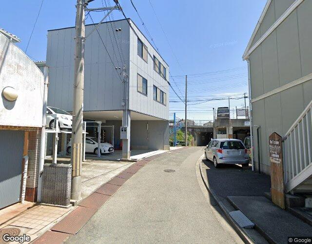 ペーパームーン 右側からの外観