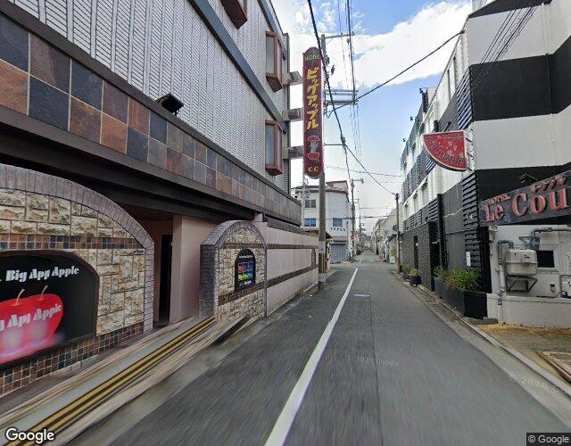 ビッグアップル 左側からの外観