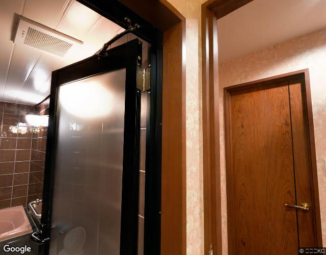 となりのクル 裏側からの外観