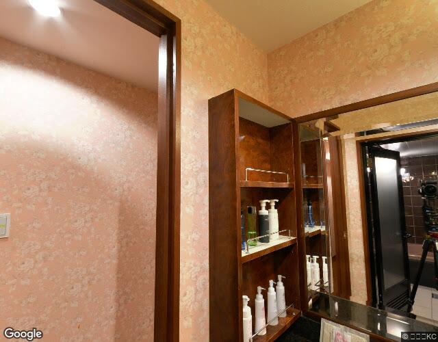 となりのクル 左側からの外観
