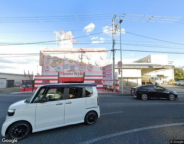 ホテル フラワースタイル 郡山・天理 右側からの外観