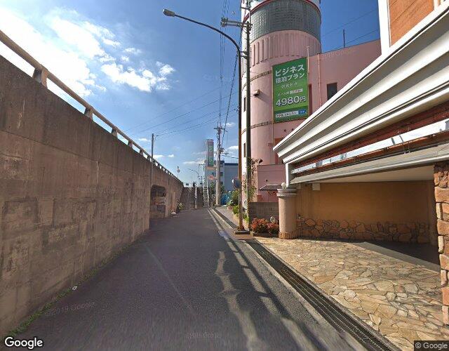 パリジェン 左側からの外観