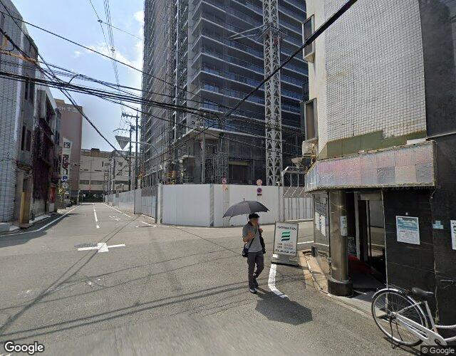 エレガンスイン十三 左側からの外観