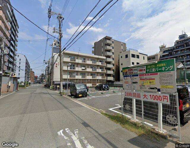 エレガンスイン十三 右側からの外観